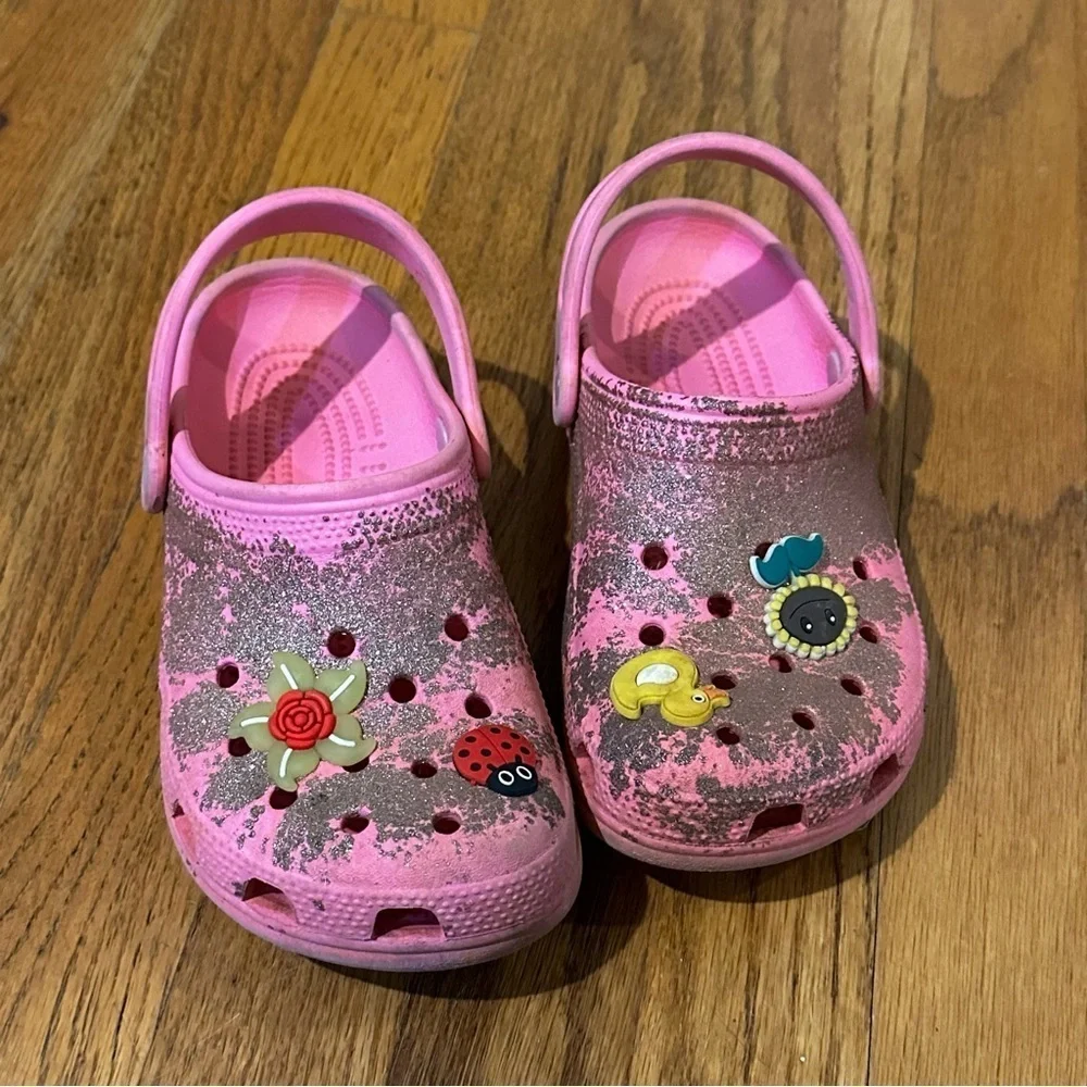 Crocs Kids Pink Clogs with Fun Charms J2 Glitter crocs